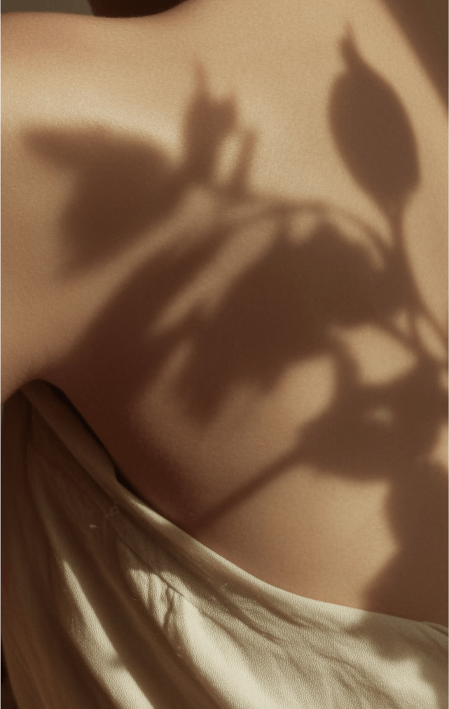 wyraźna sylwetka kobiety od tyłu - redukcja cellulitu Onda Warszawa