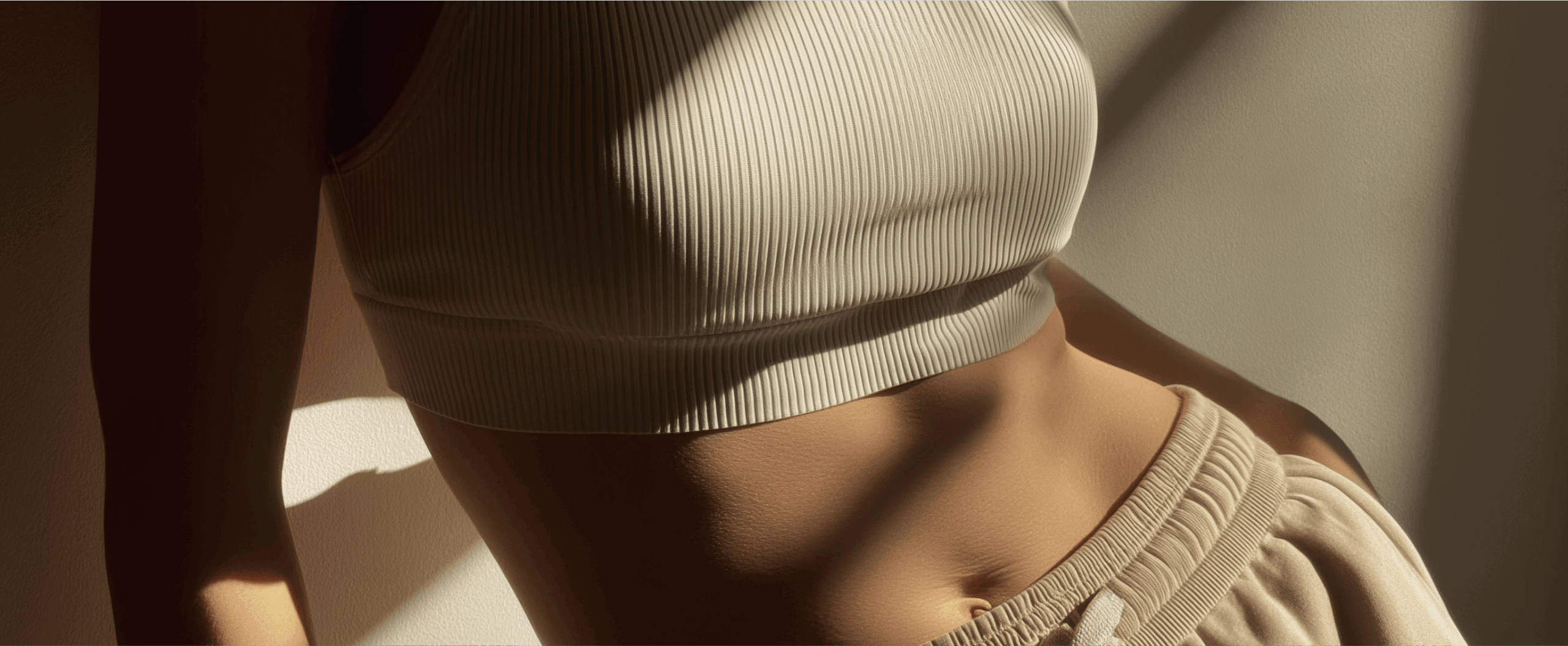 wyraźna sylwetka kobiety od przodu - redukcja cellulitu Icoon Warszawa